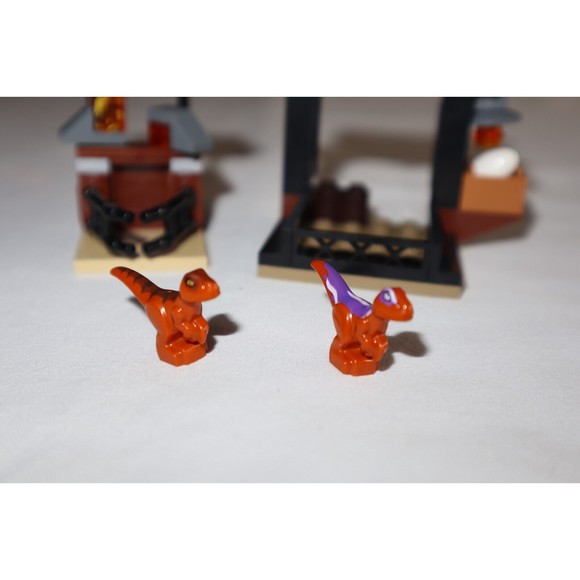 LEGO Baby Dinosaur Minifigure Jurassic World 76945 & 30390 with Stalls Enclosure - Picture 11 of 11